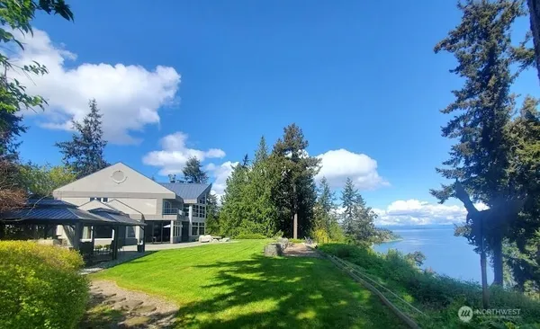 $3,400,000 | 8045 Possession Road, Clinton, WA 98236
