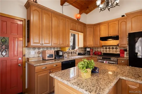 $599,000 | 39563 Raccoon Drive, Fawnskin, CA 92333