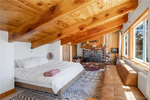 $599,000 | 39563 Raccoon Drive, Fawnskin, CA 92333