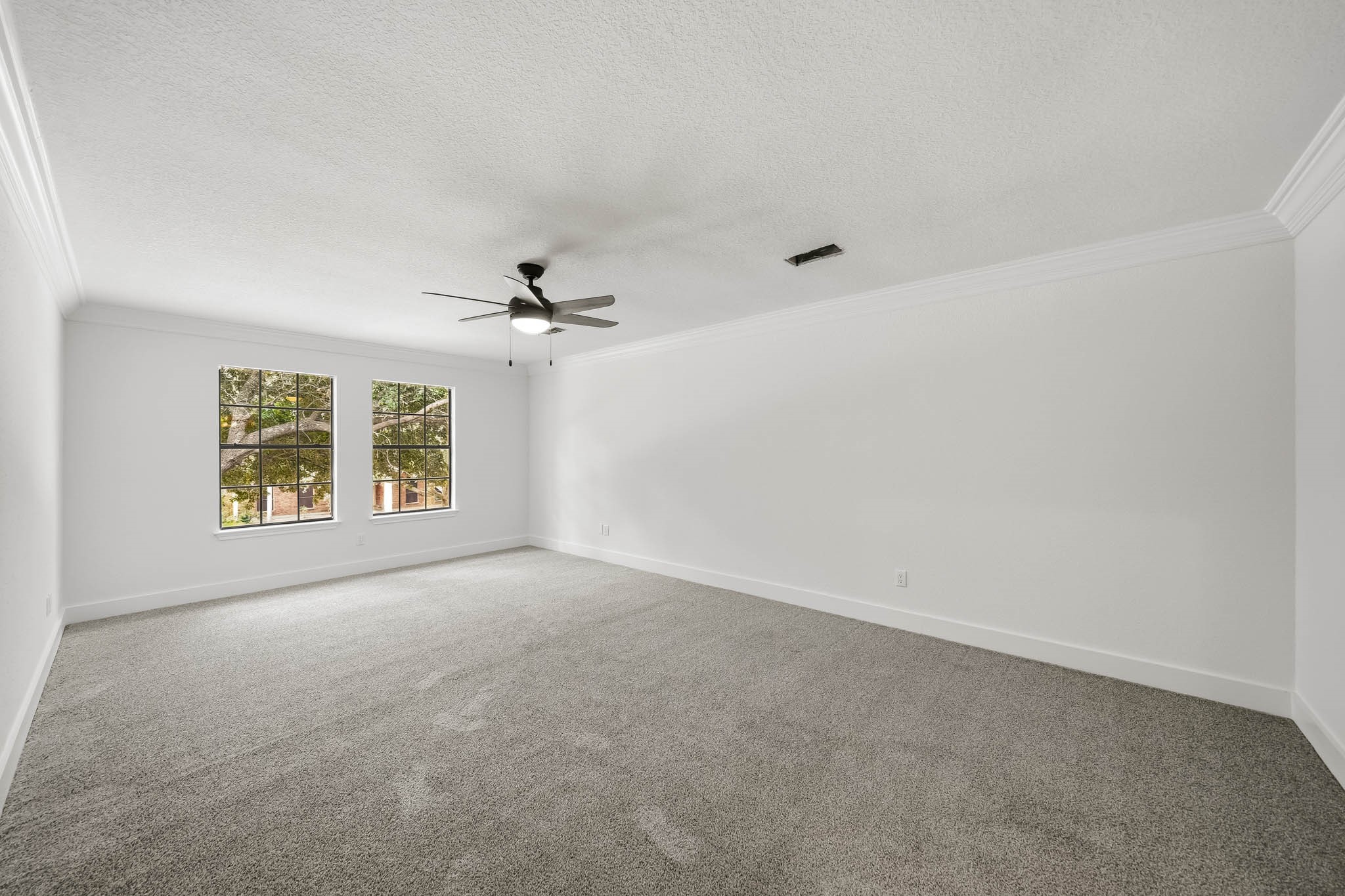 17518 Sandy Cliffs Drive Houston, TX 77090 - Photo 17 of 28 Spacious primary suite