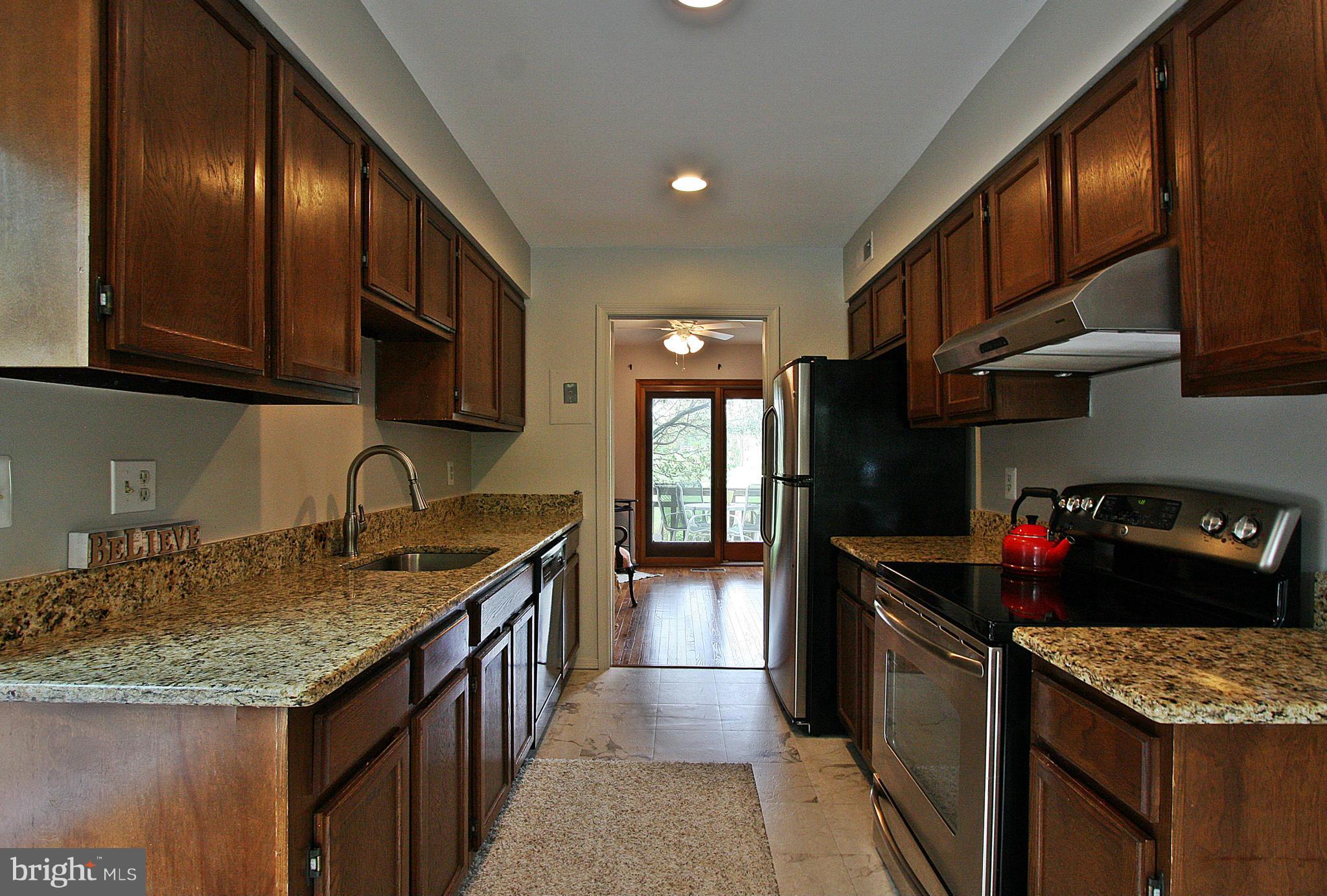 2190 Golf Course Drive Reston, VA 20191 - Photo 11 of 29 Kitchen
