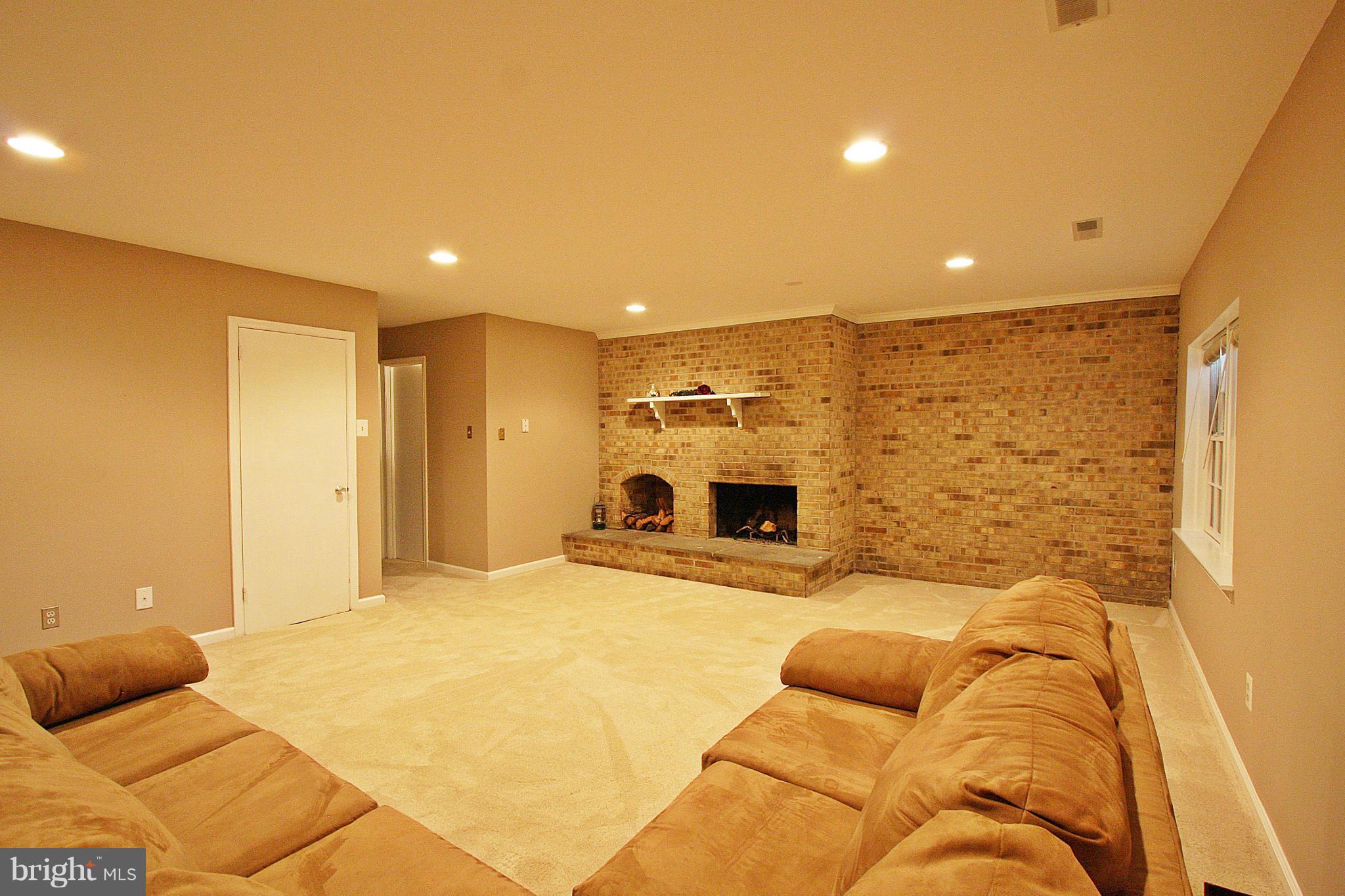 2190 Golf Course Drive Reston, VA 20191 - Photo 24 of 29 Family Room