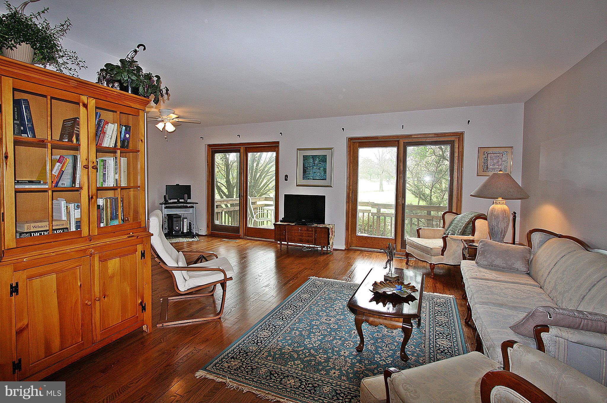 2190 Golf Course Drive Reston, VA 20191 - Photo 5 of 29 Living Room
