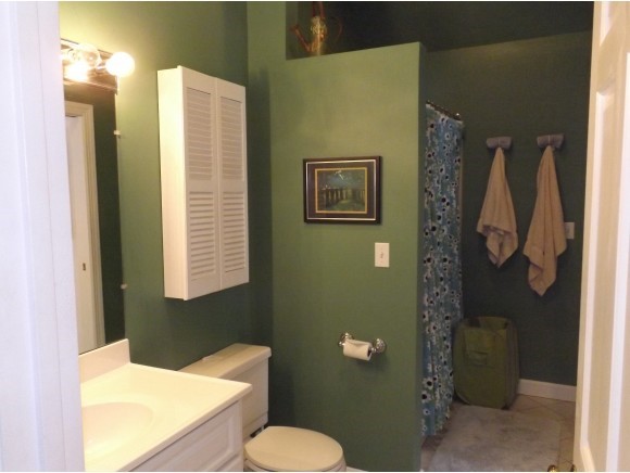 807 Murphys Road, Unit D Hartford, VT 05059 - Photo 14 of 22 Gallery Image 14