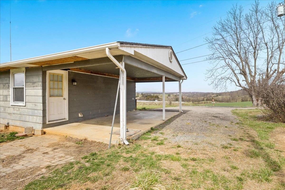 1257 Lacey Spring Road Harrisonburg, VA 22802 - Photo 23 of 30 Car Port