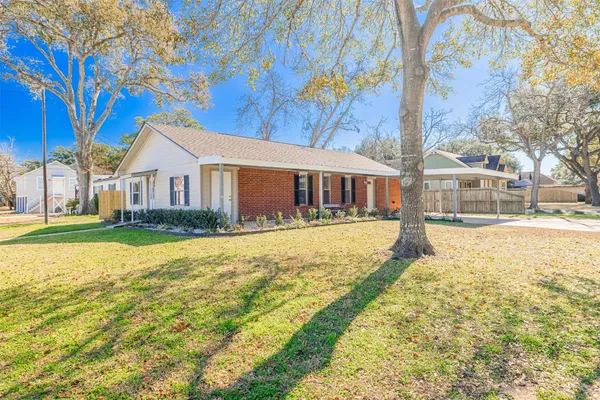 $239,000 | 530 6th Street, Sealy, TX 77474