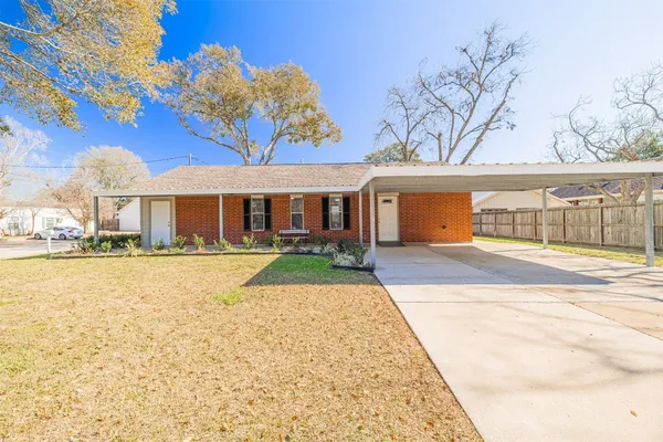 $239,000 | 530 6th Street, Sealy, TX 77474