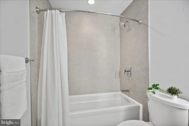 $6,000 | 923 V Street Northwest, Unit 601, Washington, DC 20001