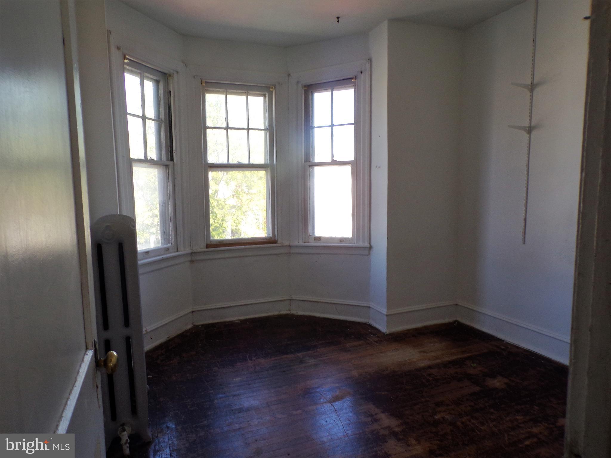 31 Sunshine Road Upper Darby, PA 19082 - Photo 15 of 22 Bedroom with bay window.