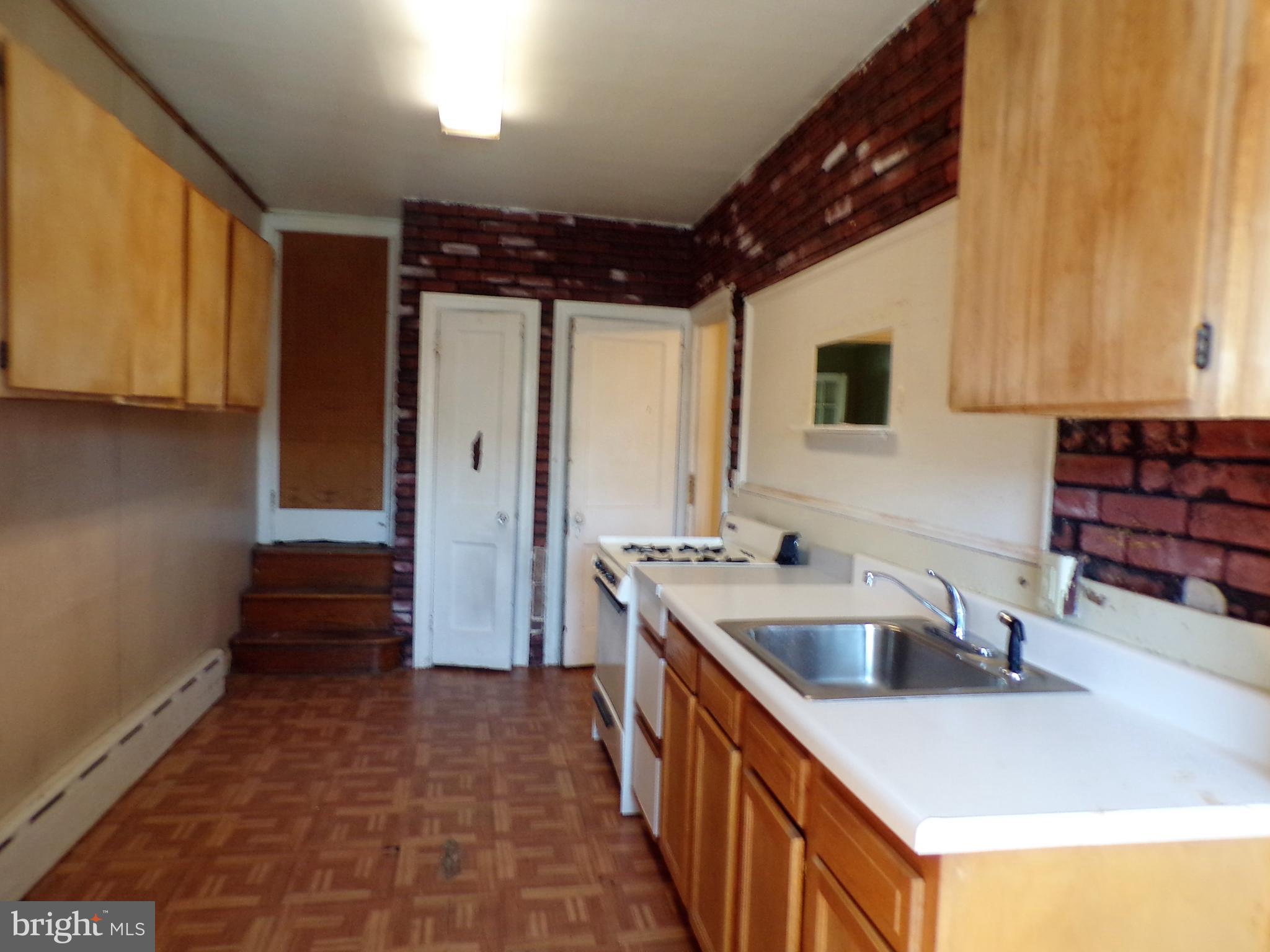31 Sunshine Road Upper Darby, PA 19082 - Photo 6 of 22 Kitchen