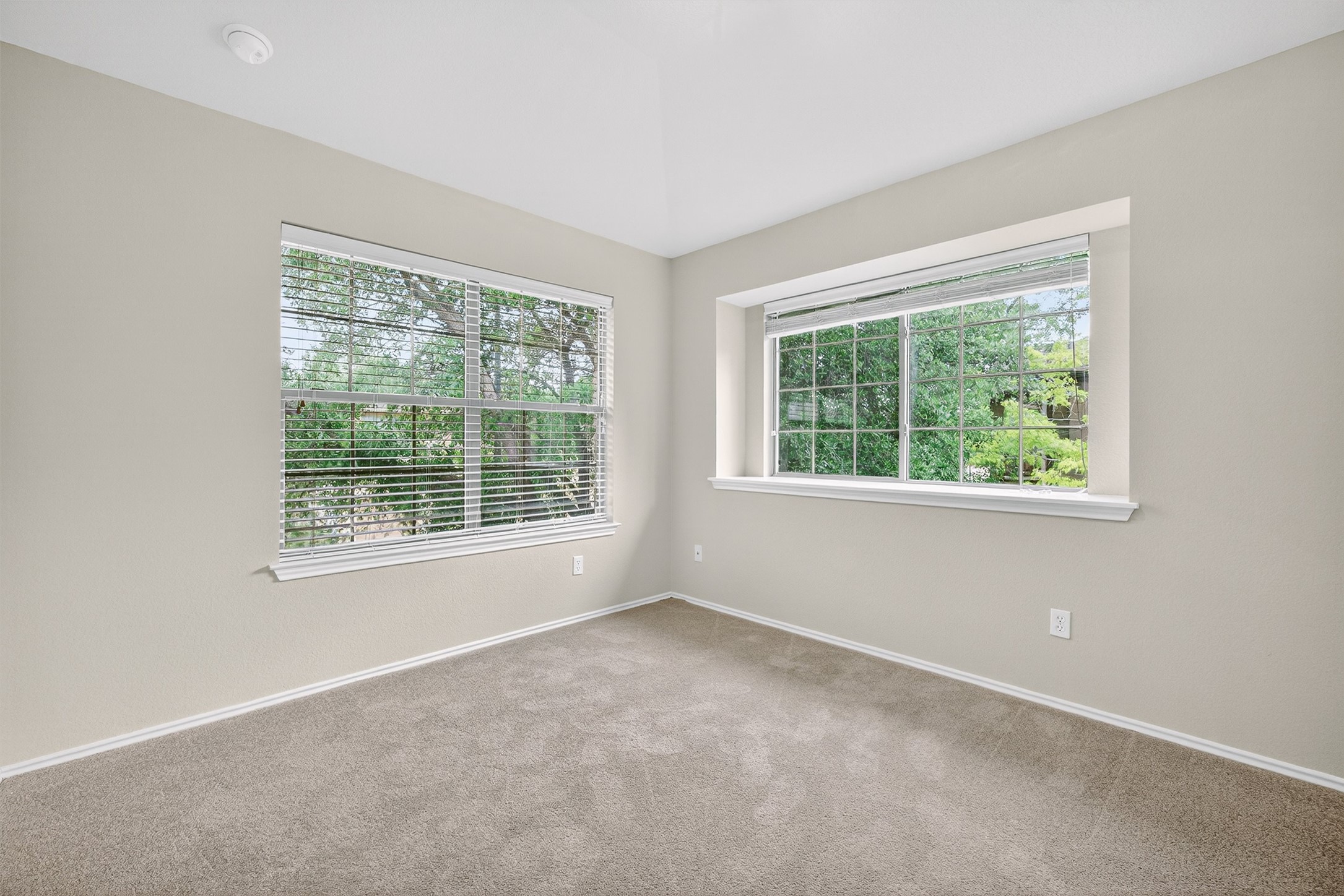 1310 West Parmer Lane, Unit 601 Austin, TX 78727 - Photo 20 of 40 an empty room with a window