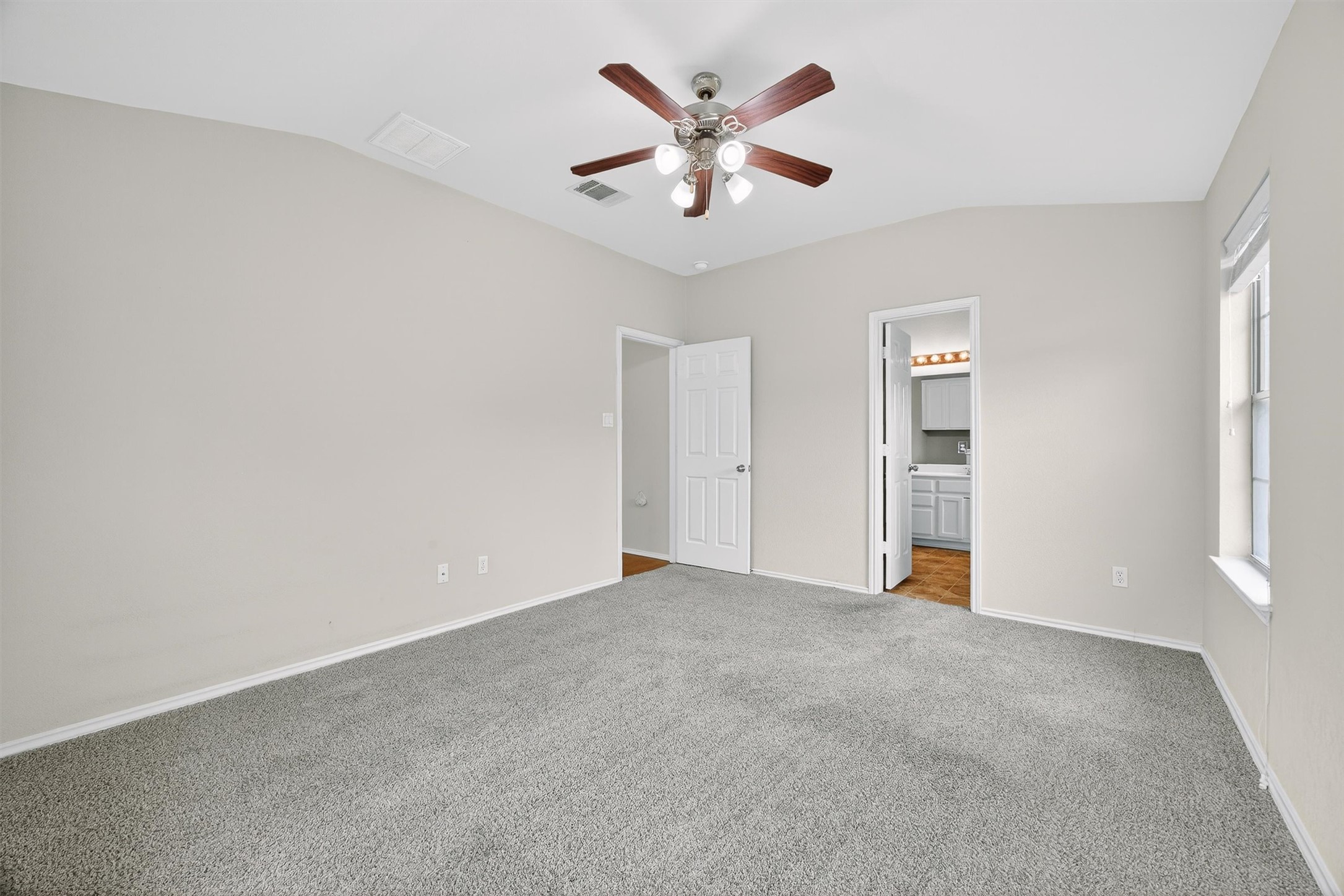 1310 West Parmer Lane, Unit 601 Austin, TX 78727 - Photo 25 of 40 a view of an empty room with a window