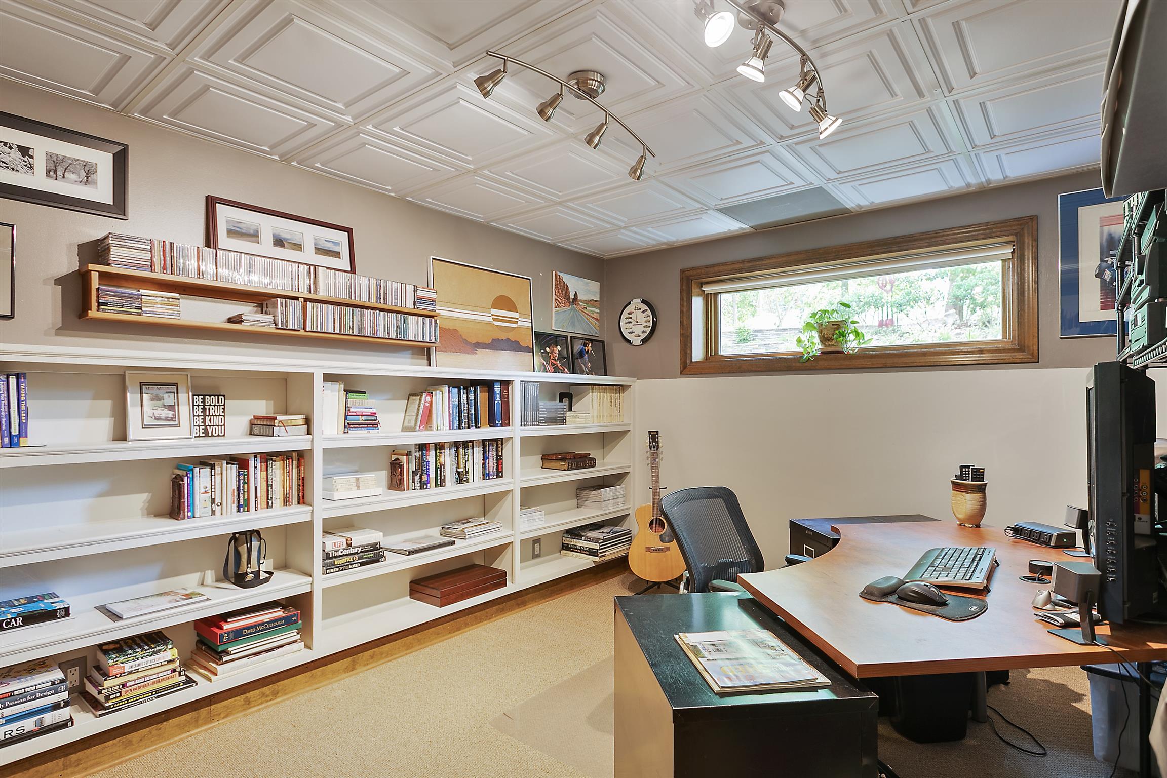 1534 Iron Bridge Road Columbia, TN 38401 - Photo 25 of 30 a workspace with a book shelf