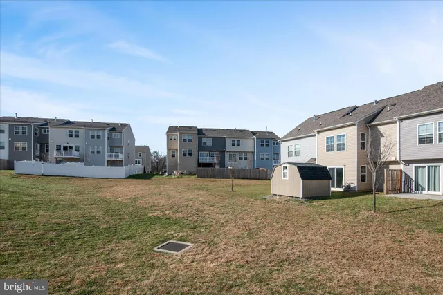 a view of a house with backyard and garden