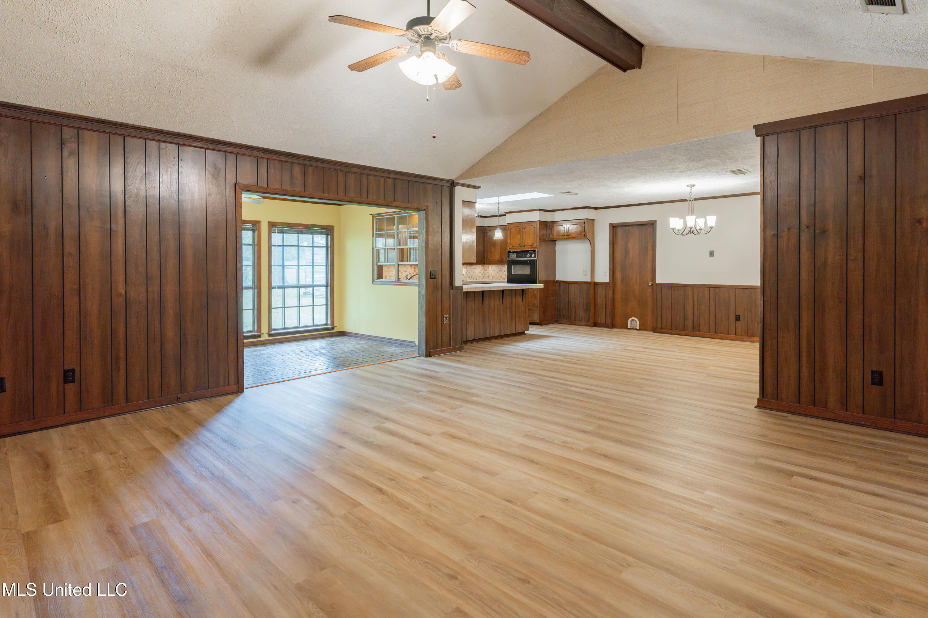 504 Hampton Street Clinton, MS 39056 - Photo 11 of 69 16-LivingRoom