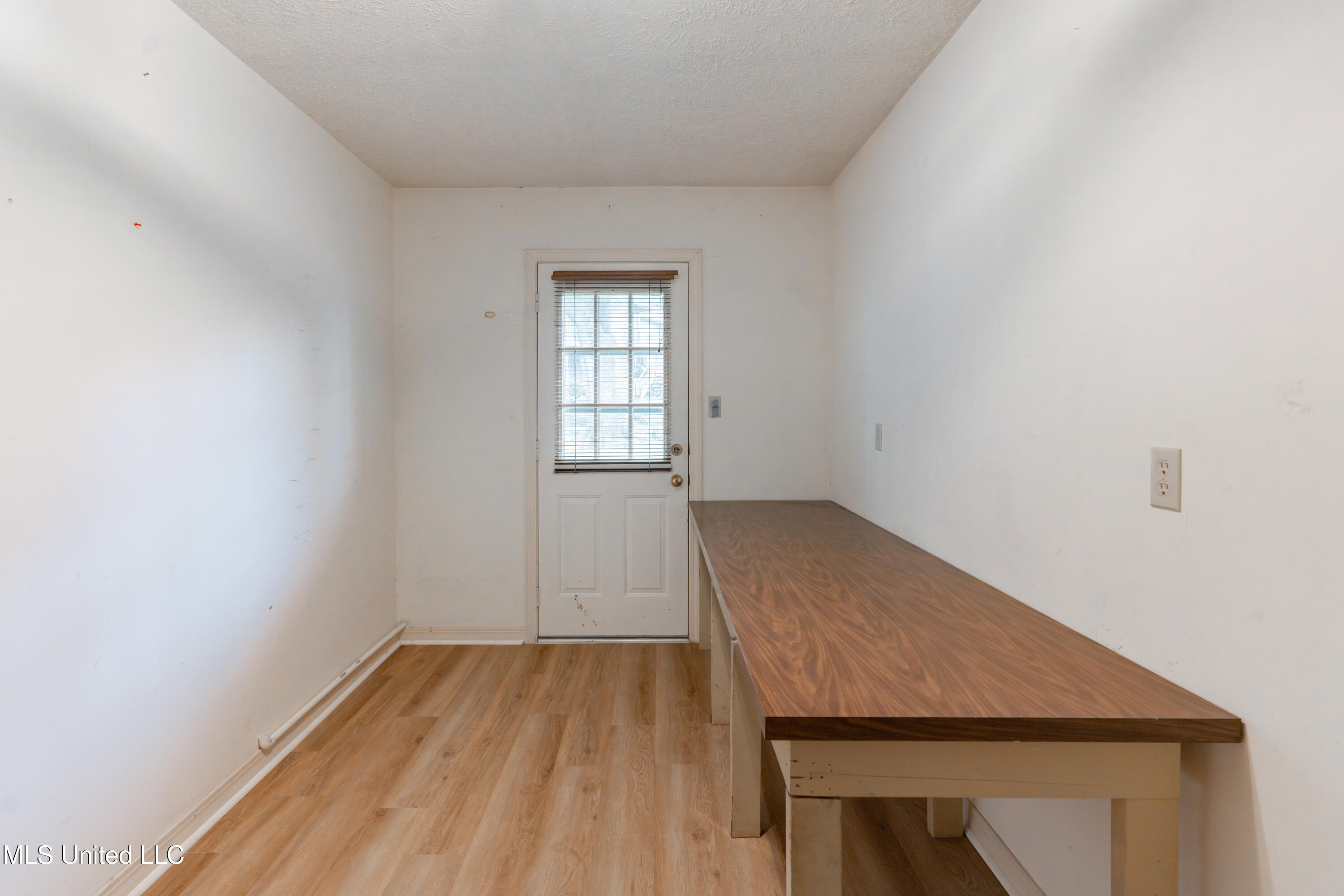 504 Hampton Street Clinton, MS 39056 - Photo 24 of 69 29-LaundryRoom