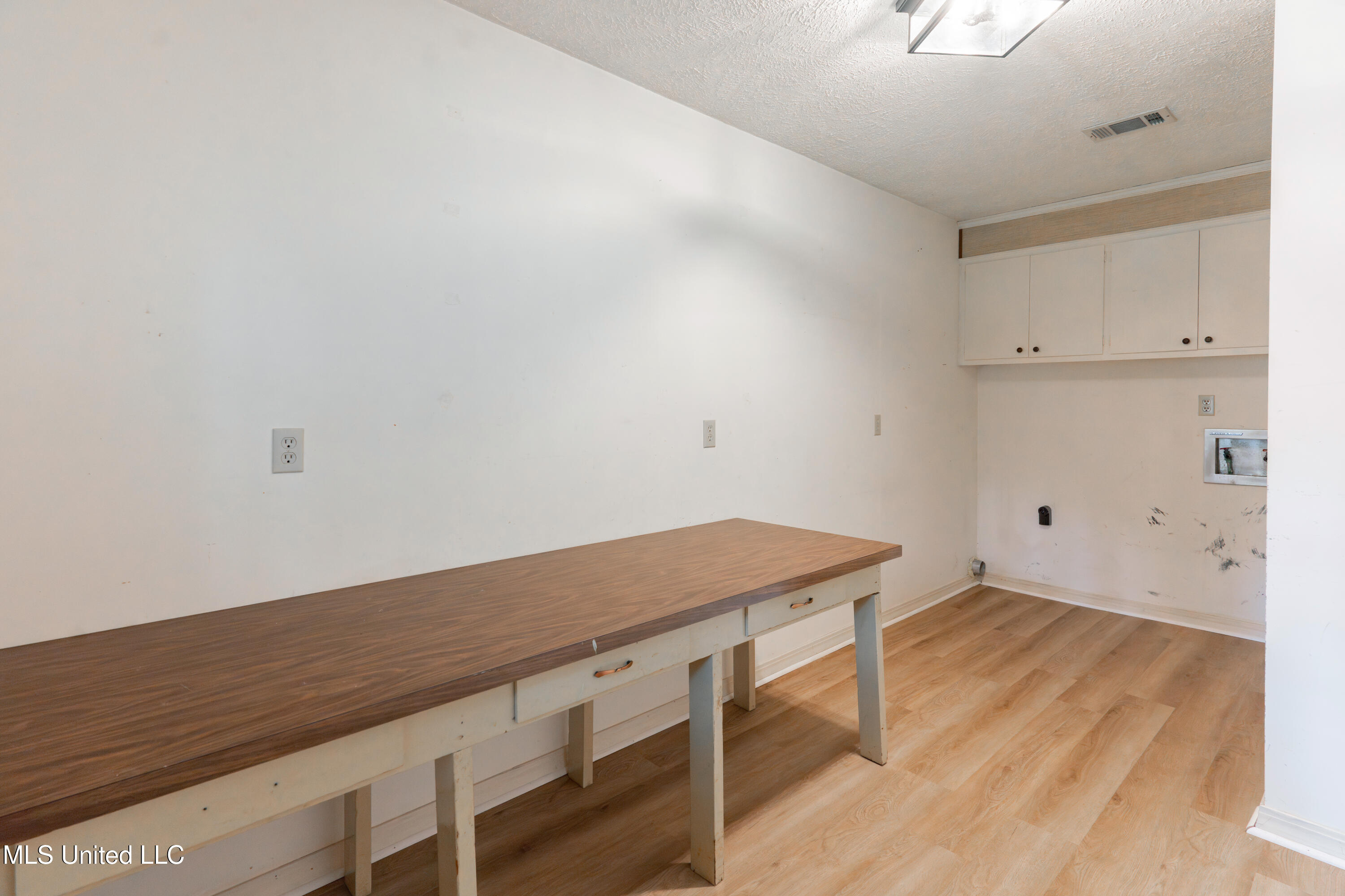 504 Hampton Street Clinton, MS 39056 - Photo 25 of 69 30-LaundryRoom