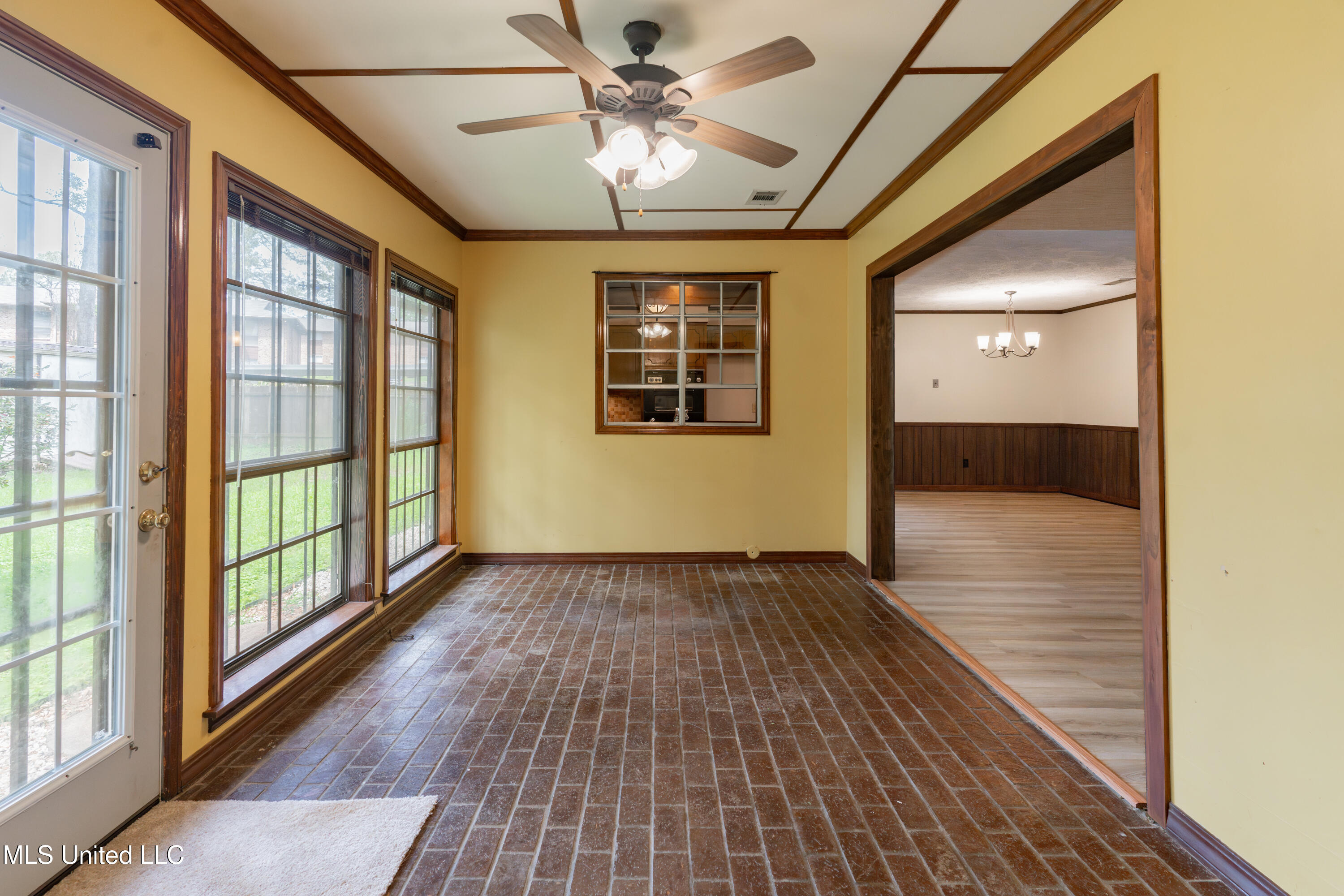 504 Hampton Street Clinton, MS 39056 - Photo 29 of 69 36-SunRoom