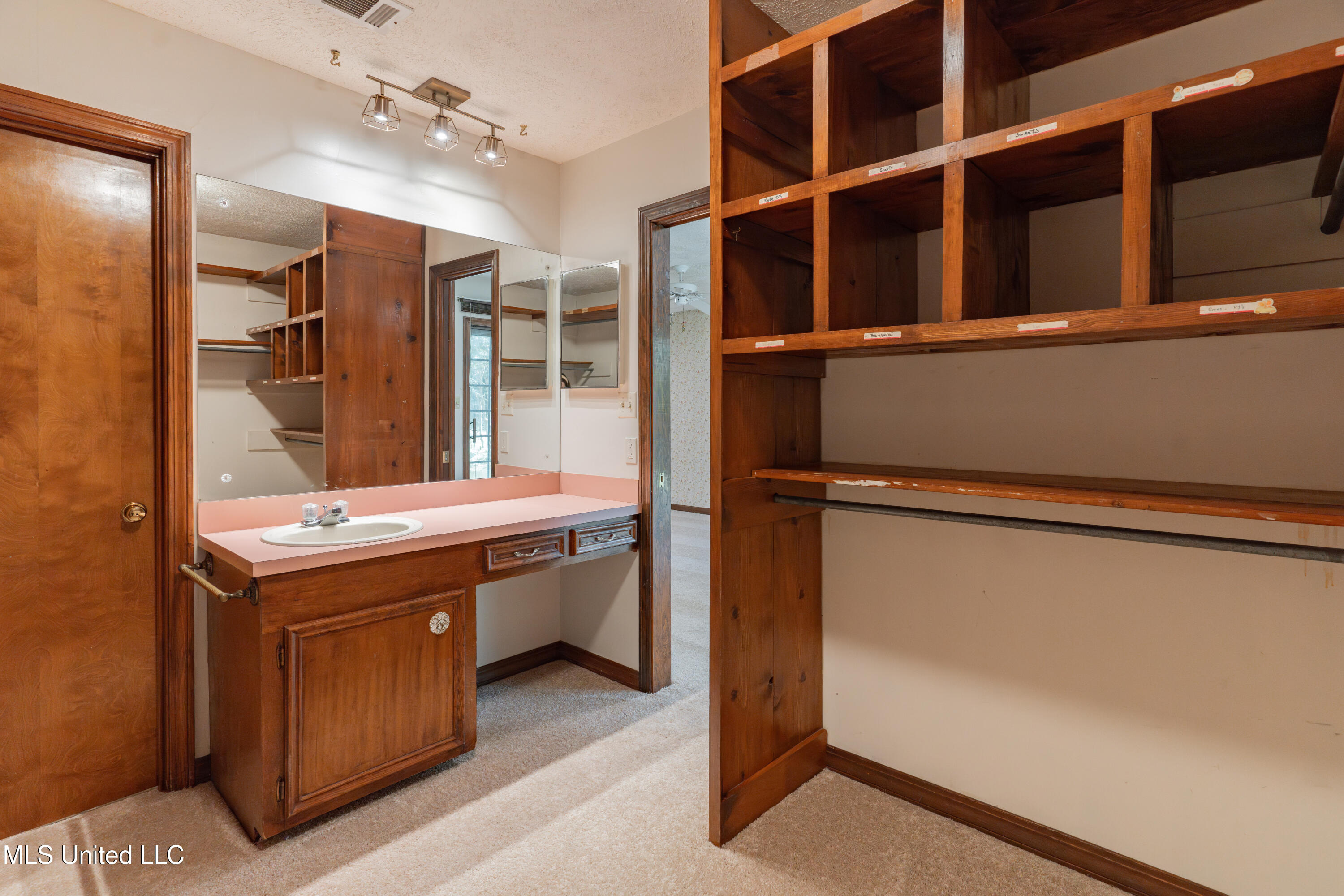 504 Hampton Street Clinton, MS 39056 - Photo 43 of 69 50-Primary Bathroom and Closet