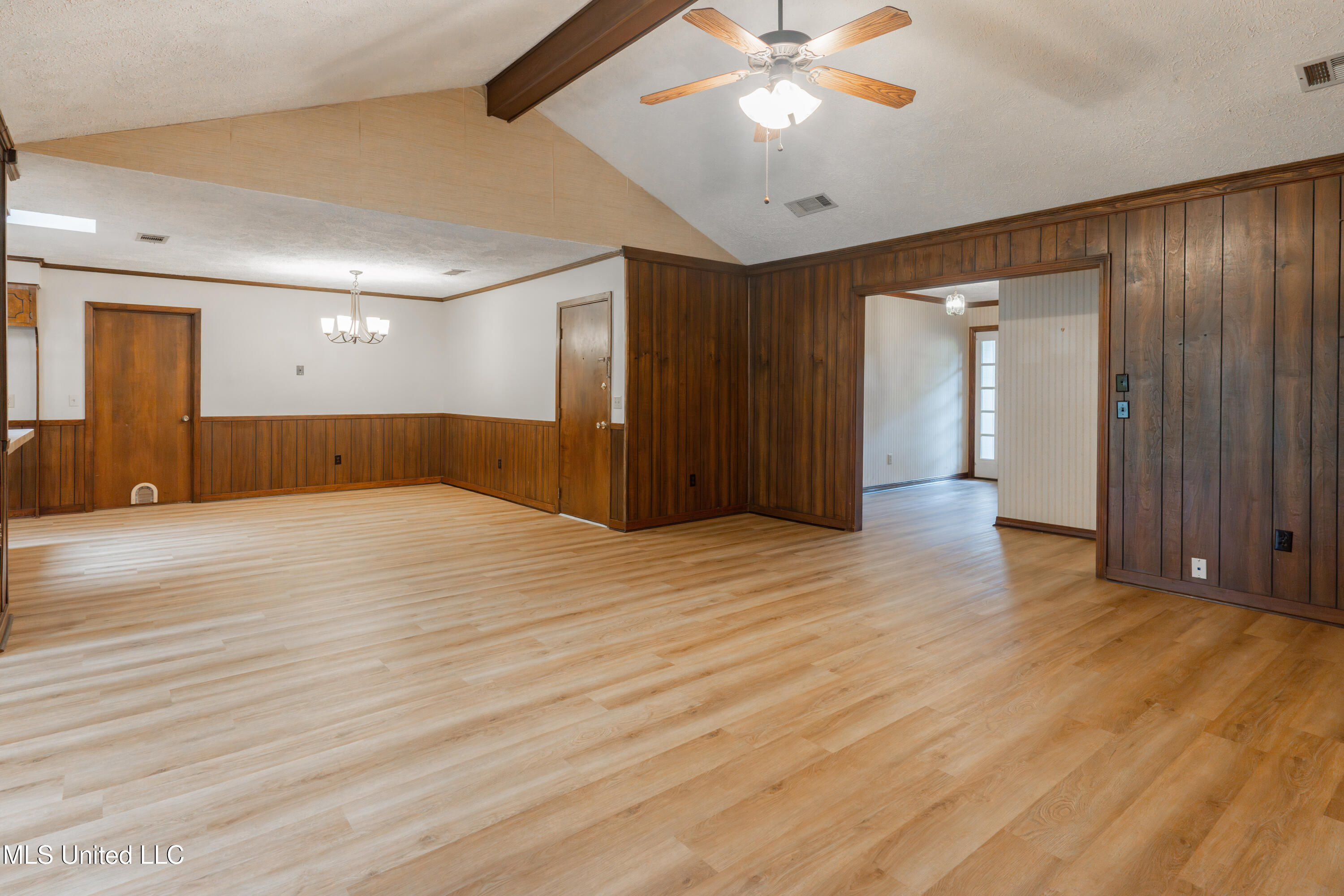 504 Hampton Street Clinton, MS 39056 - Photo 10 of 69 15-LivingRoom