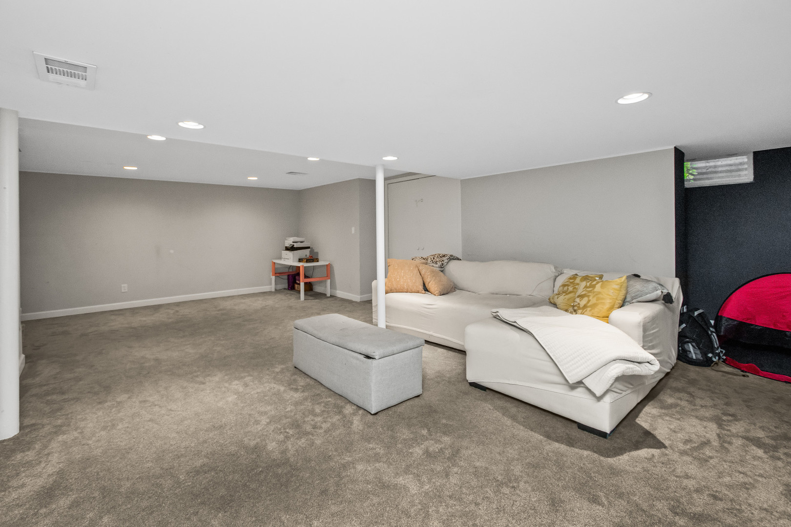 715 South Naperville Road Wheaton, IL 60189 - Photo 26 of 34 a living room with furniture