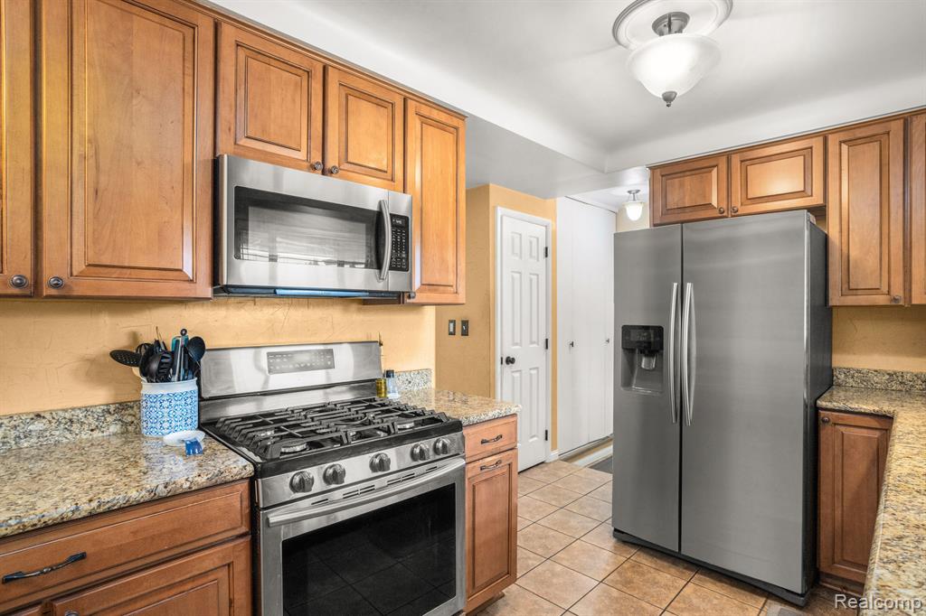 28473 Westerleigh Road Farmington Hills, MI 48334 - Photo 15 of 29 Gallery Image 15