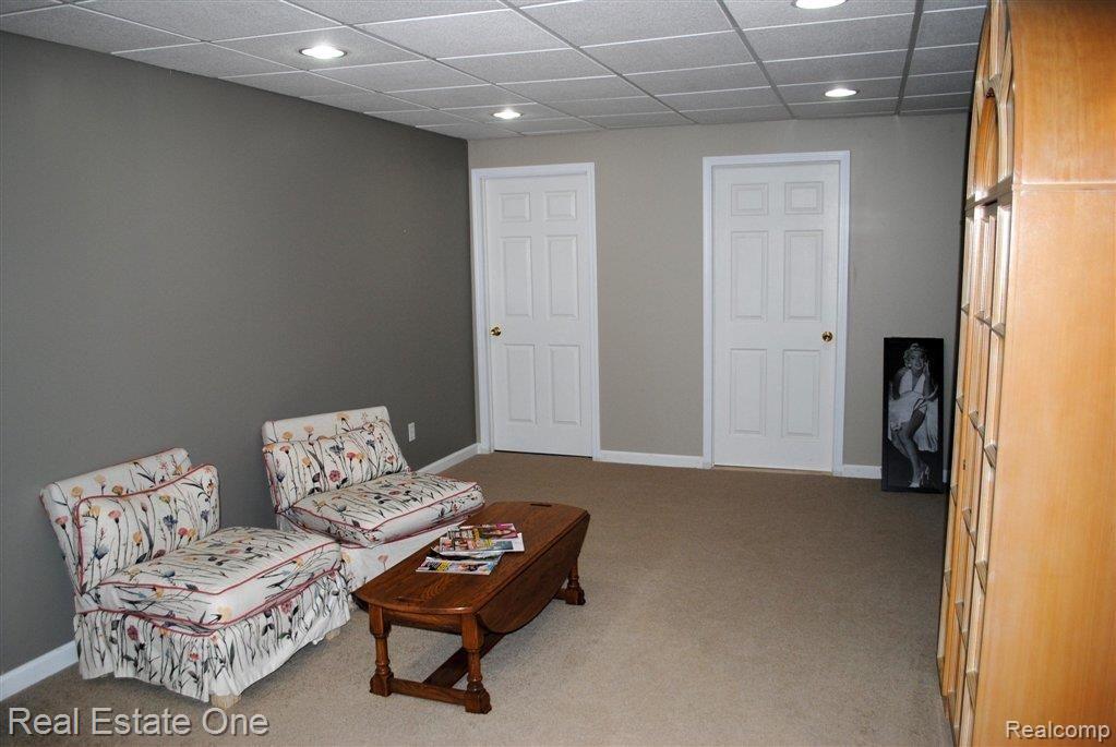 9168 Spring Wood Court Howell, MI 48843 - Photo 17 of 20 18.jpg