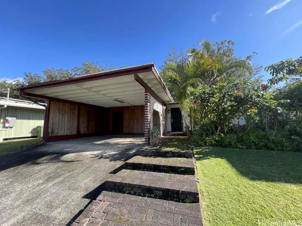 $3,200 | 2601 California Avenue, Wahiawa, HI 96786