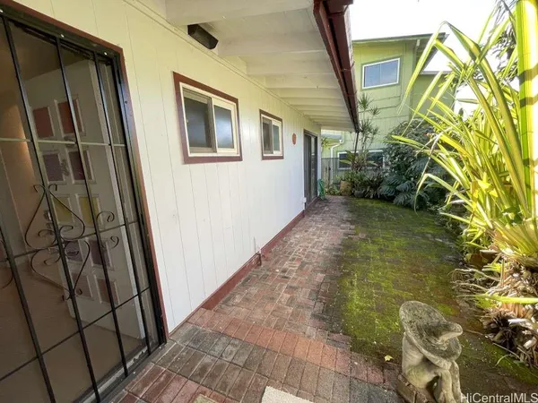 $3,200 | 2601 California Avenue, Wahiawa, HI 96786