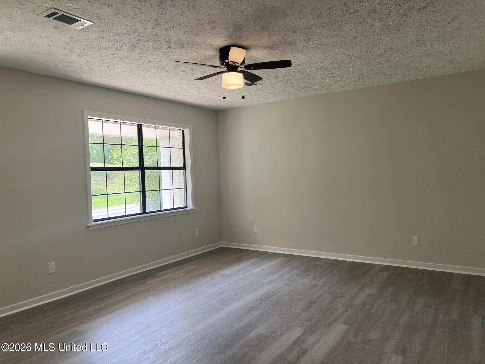 1846 Loring Road Camden, MS 39045 - Photo 4 of 28 IMG_7588