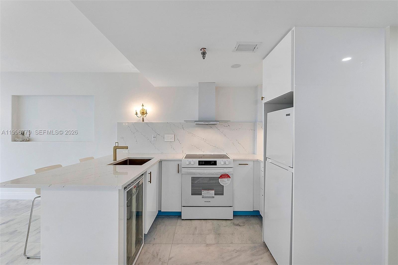 540 Brickell Key Drive, Unit 928 Miami, FL 33131 - Photo 2 of 14