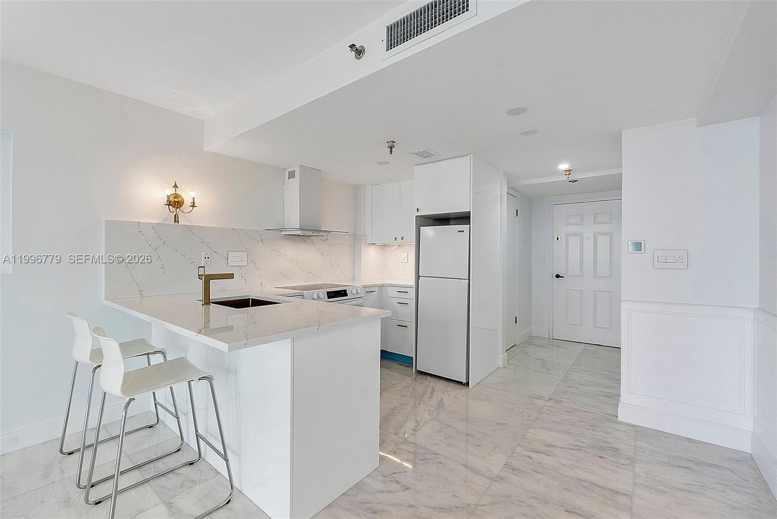 540 Brickell Key Drive, Unit 928 Miami, FL 33131 - Photo 5 of 14