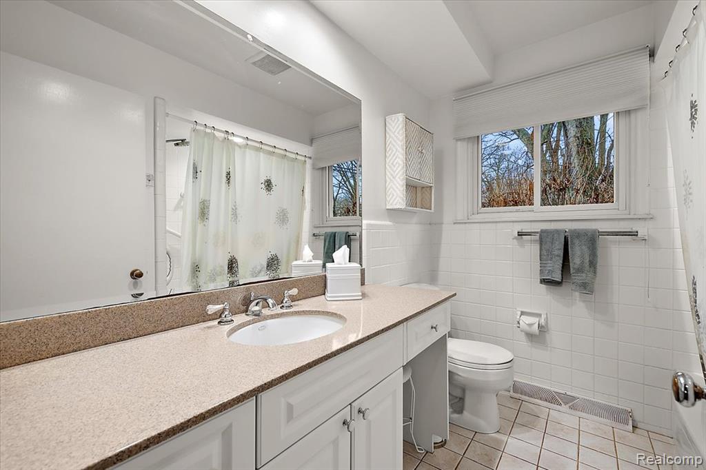 4399 Midrow Road Waterford, MI 48329 - Photo 27 of 41 Gallery Image 27