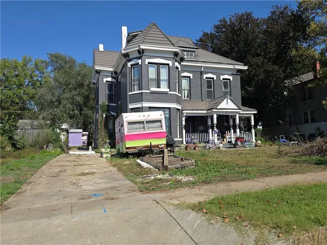 $1 | 617 Parallel Street, Atchison, KS 66002