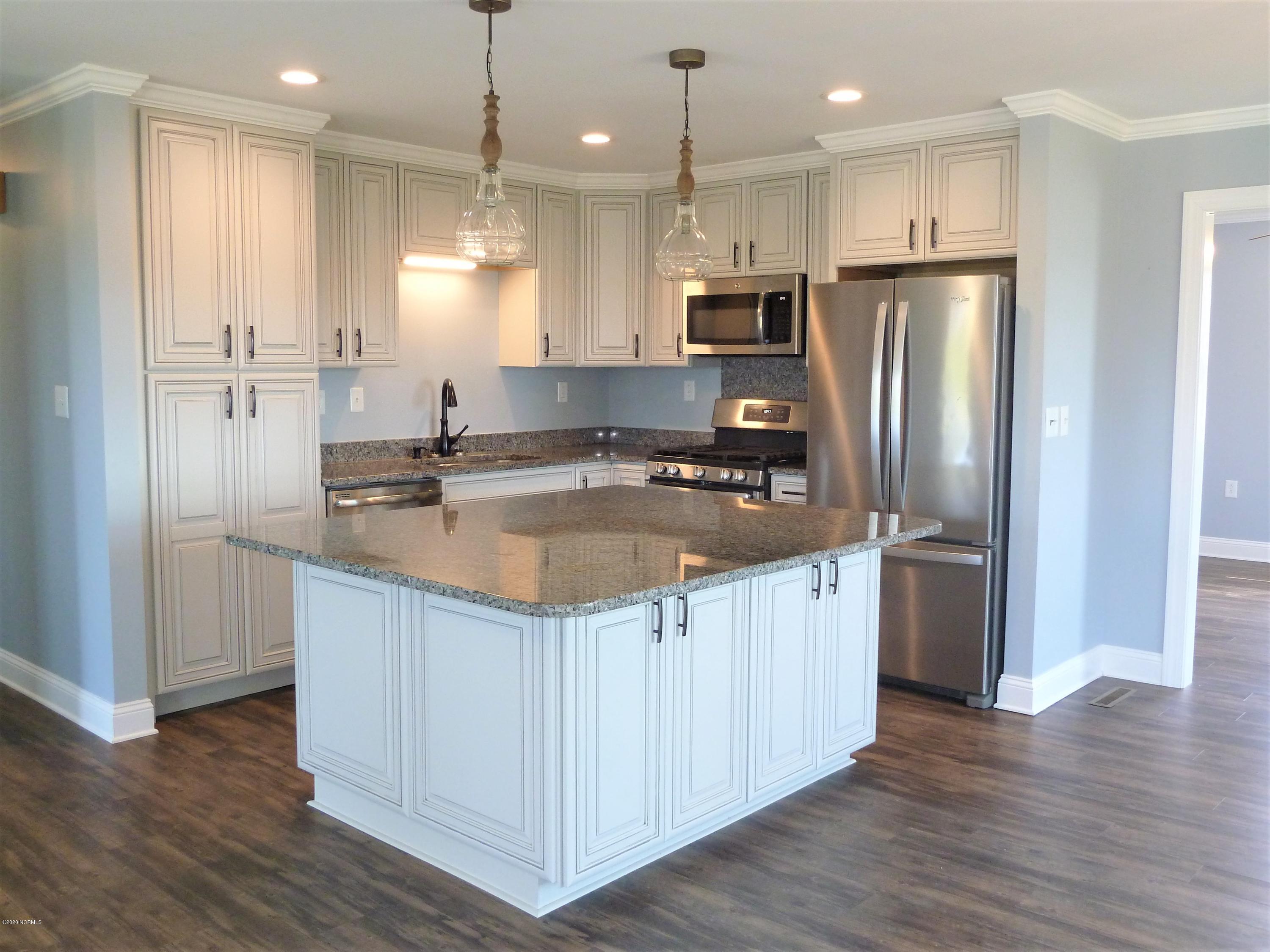335 Sleepy Point Road Gloucester, NC 28528 - Photo 10 of 40 Beautiful Kitchen