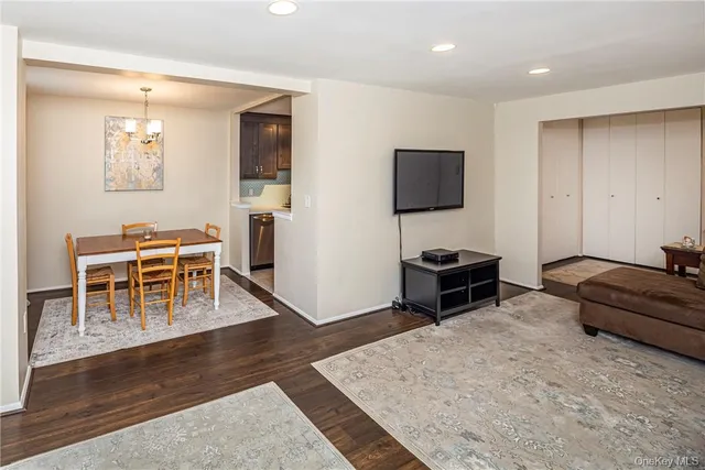 $3,595 | 14 Westview Avenue, Unit 409, Tuckahoe, NY 10707