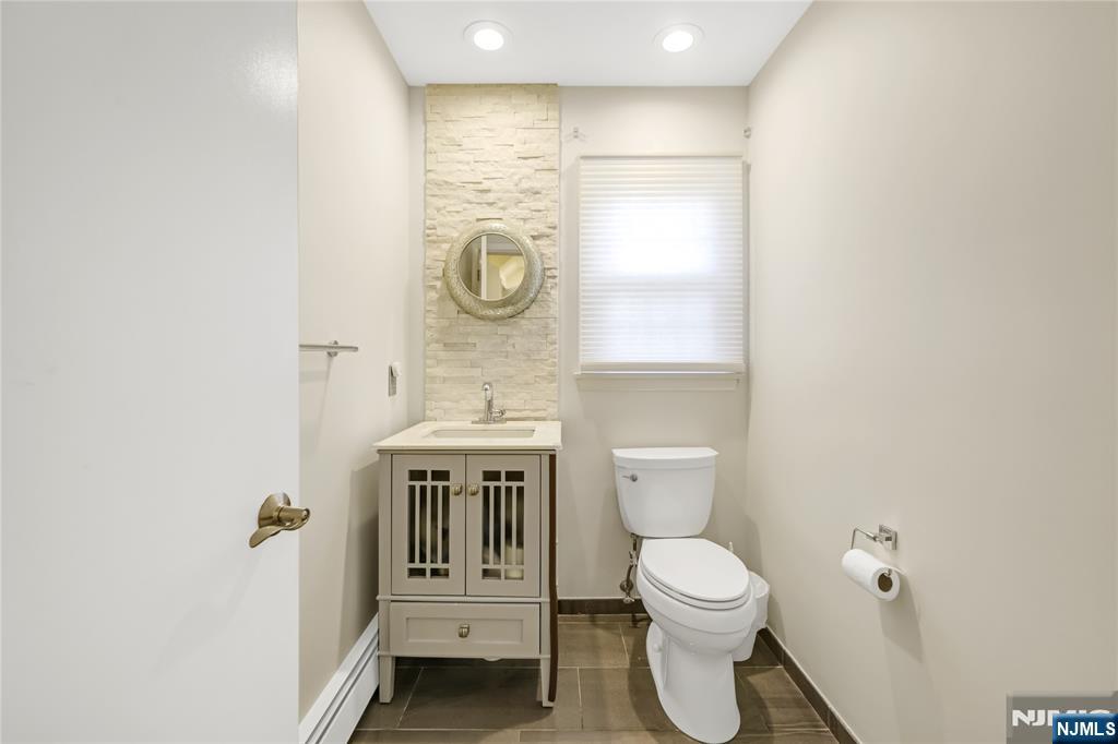 99 Lambert Place Paramus, NJ 07652 - Photo 15 of 25