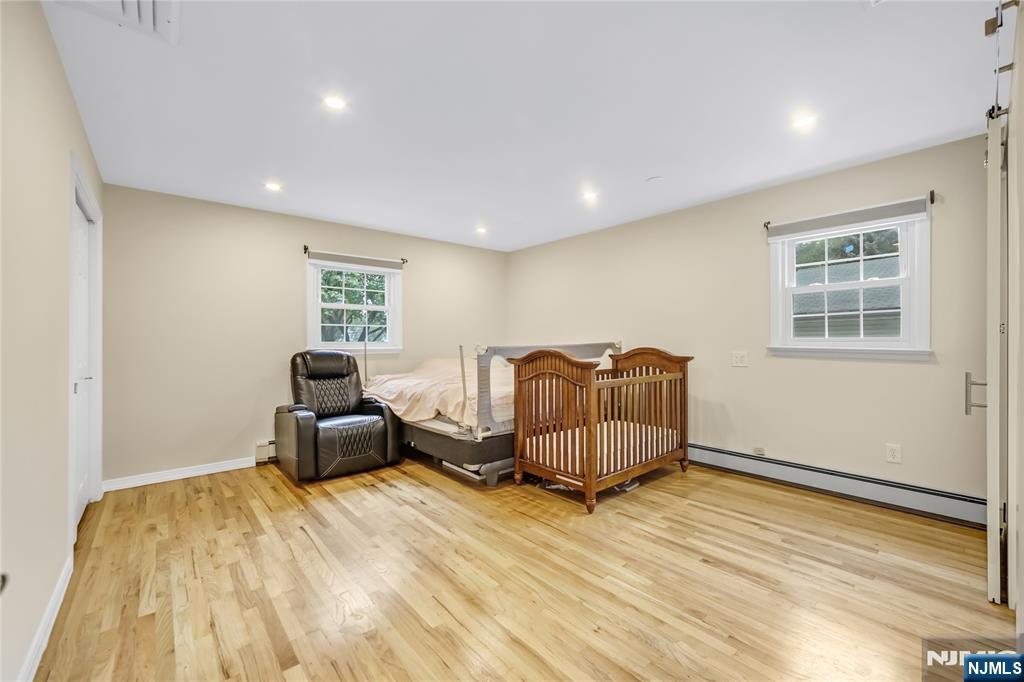 99 Lambert Place Paramus, NJ 07652 - Photo 16 of 25