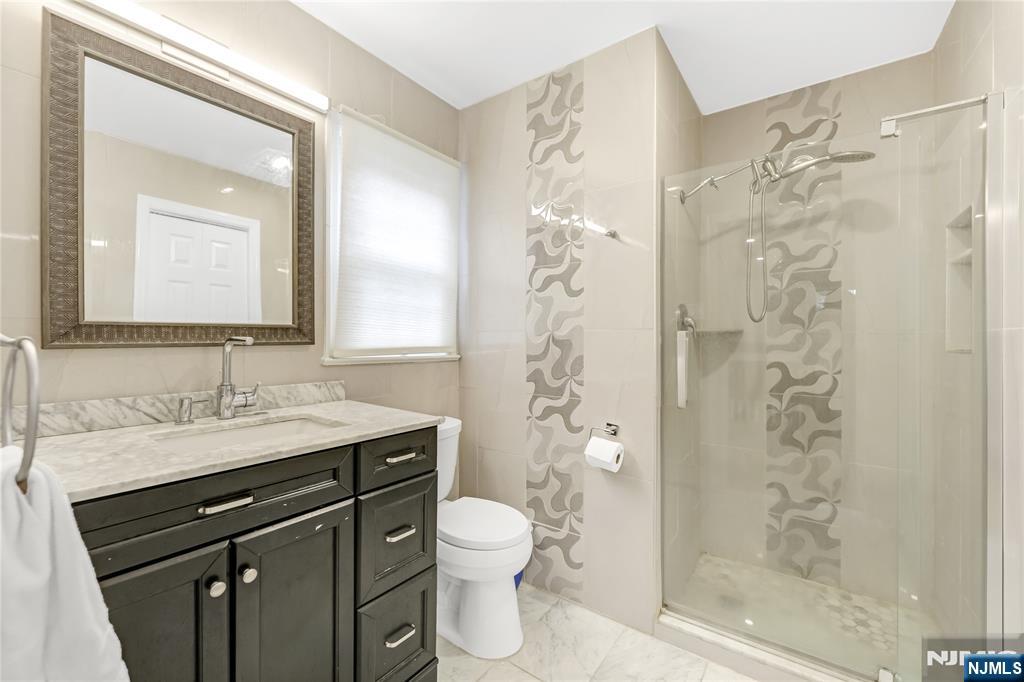 99 Lambert Place Paramus, NJ 07652 - Photo 17 of 25