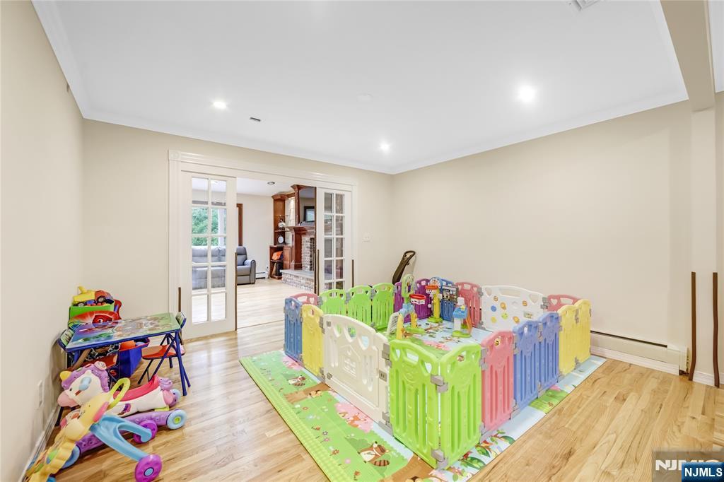 99 Lambert Place Paramus, NJ 07652 - Photo 7 of 25