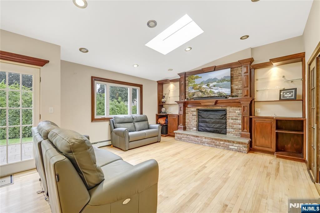 99 Lambert Place Paramus, NJ 07652 - Photo 10 of 25