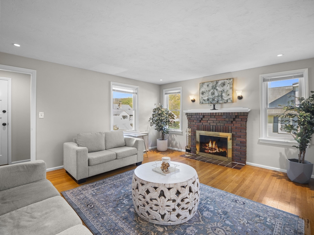 14 Knowles Road Worcester, MA 01602 - Photo 4 of 42 Gallery Image 4