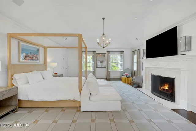 $8,480,000 | 33 Highland Farm Road, Greenwich, CT 06831