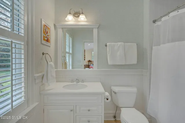 $8,480,000 | 33 Highland Farm Road, Greenwich, CT 06831