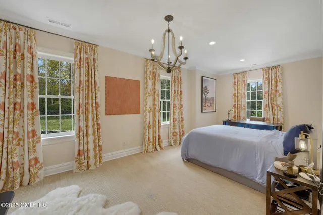 $8,480,000 | 33 Highland Farm Road, Greenwich, CT 06831