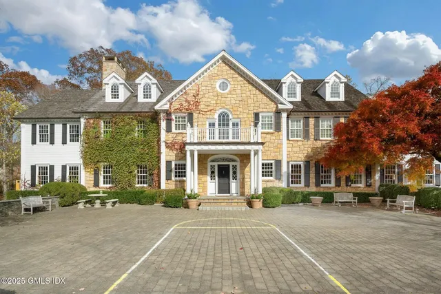 $8,480,000 | 33 Highland Farm Road, Greenwich, CT 06831