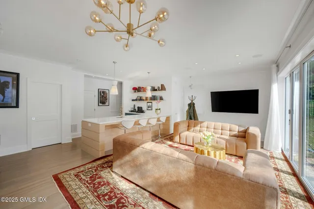 $8,480,000 | 33 Highland Farm Road, Greenwich, CT 06831