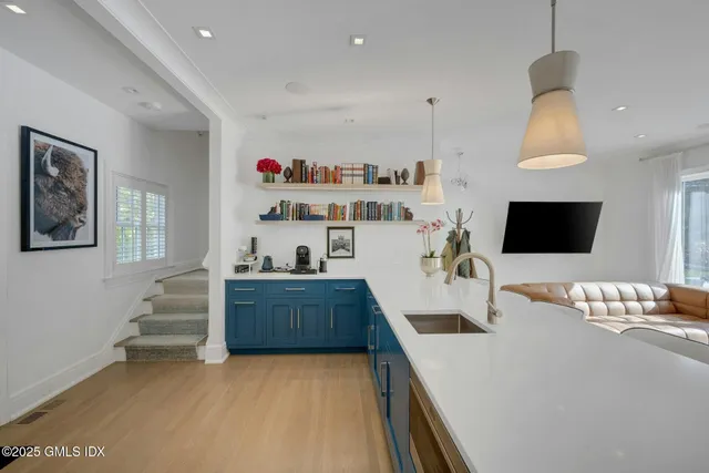 $8,480,000 | 33 Highland Farm Road, Greenwich, CT 06831