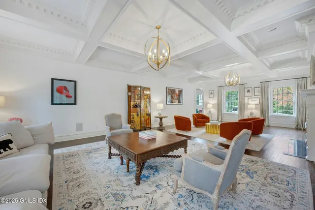 $8,480,000 | 33 Highland Farm Road, Greenwich, CT 06831