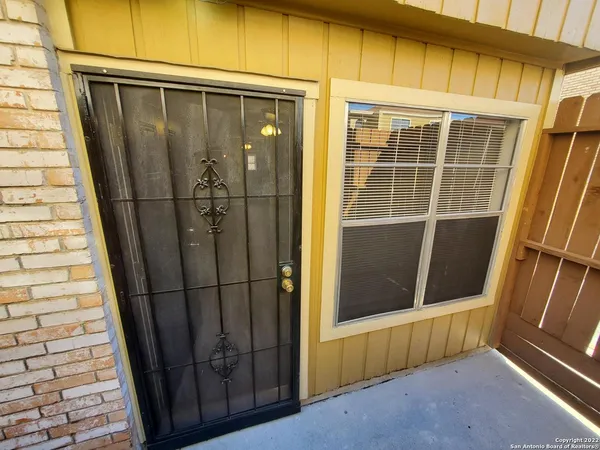 $1,095 | 911 Y Vance Jackson Road, San Antonio, TX 78201
